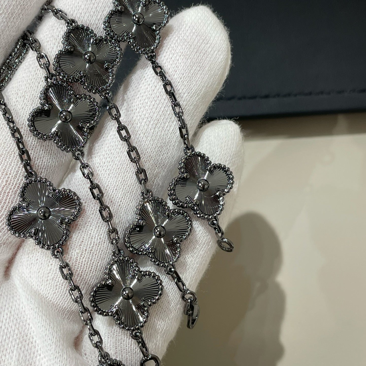 [Solara Jewelry]CLOVER 5 MOTIF BLACK BRACELET