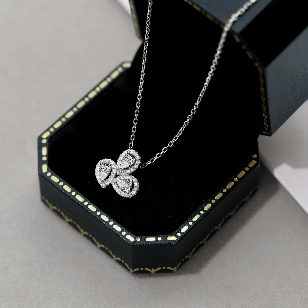 [Solara Jewelry]Elegant Flower Shape Pear Cut Necklace