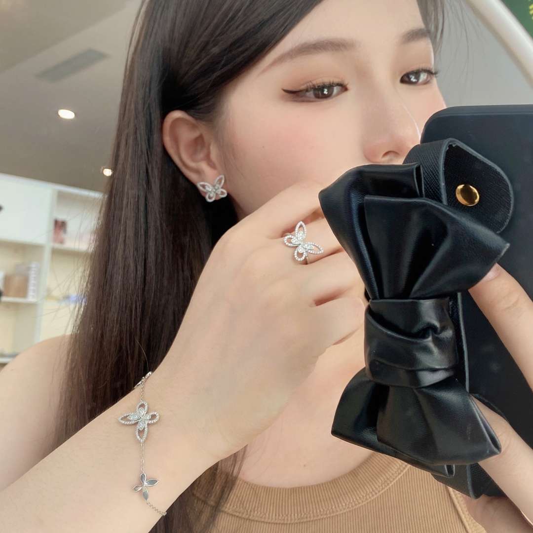 [Solara Jewelry]Delicate Butterfly Pendant Bracelet