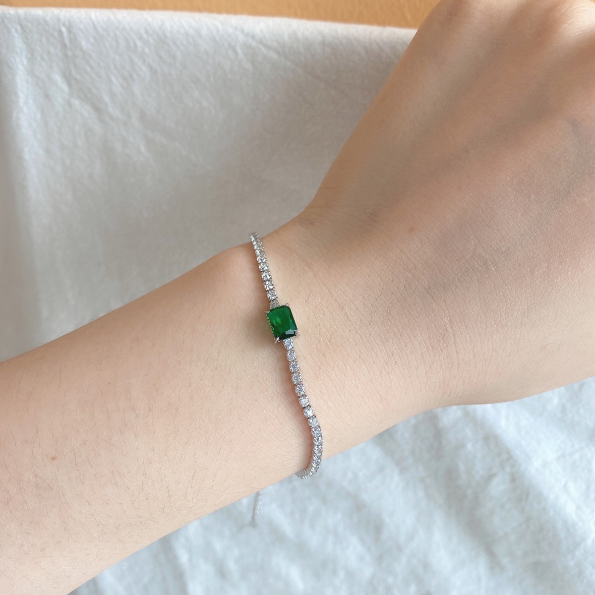 [Solara Jewelry]1.0 Carat Unique Emerald Cut Banquet Bracelet