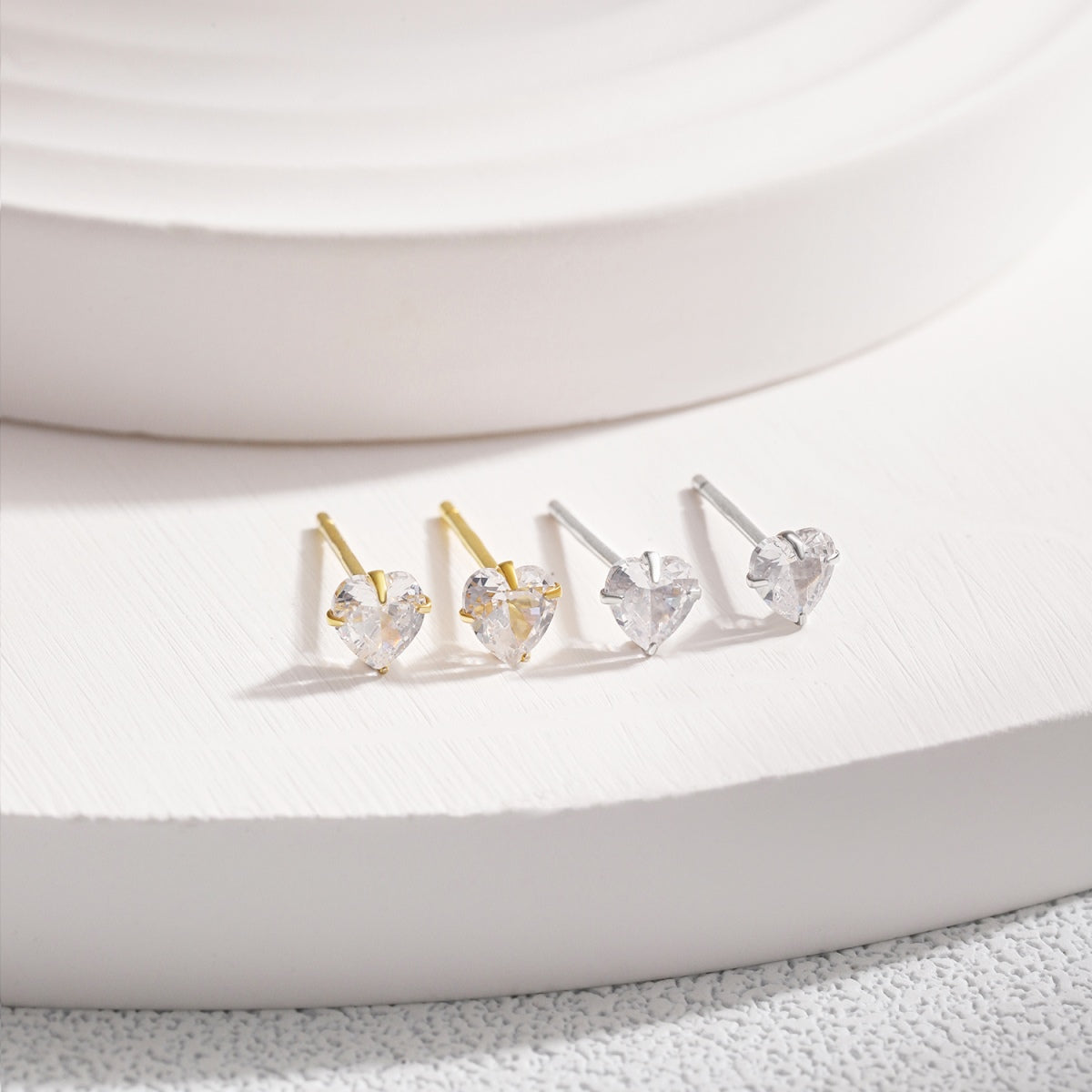 [Solara Jewelry]Sparkling Heart Shaped Simple Earrings