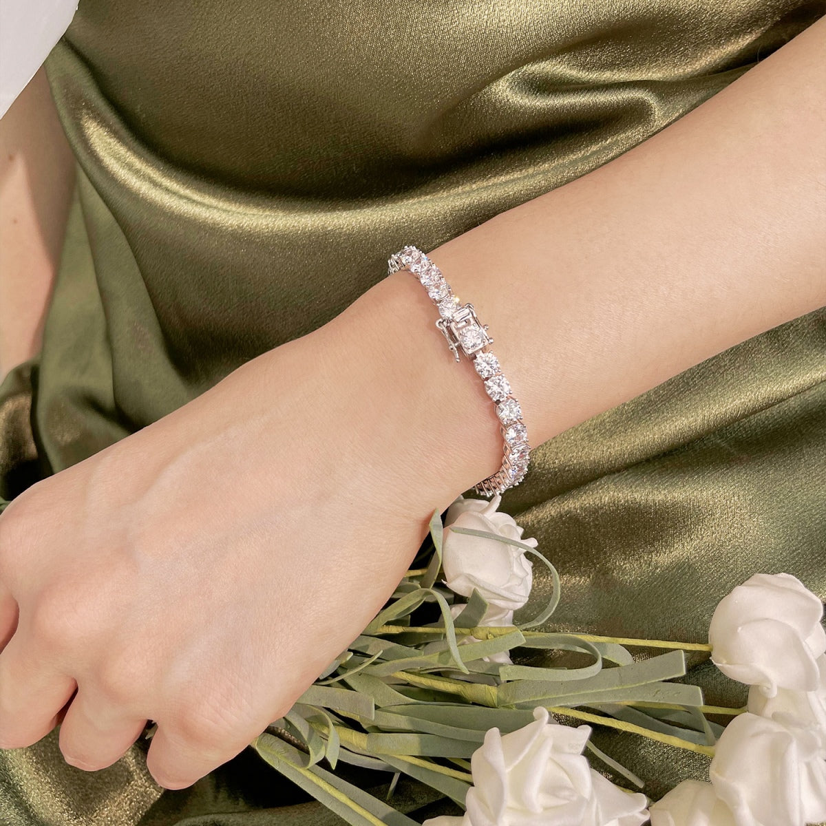 [Solara Jewelry]Ornate Sparkling Round Cut Wedding Bracelet