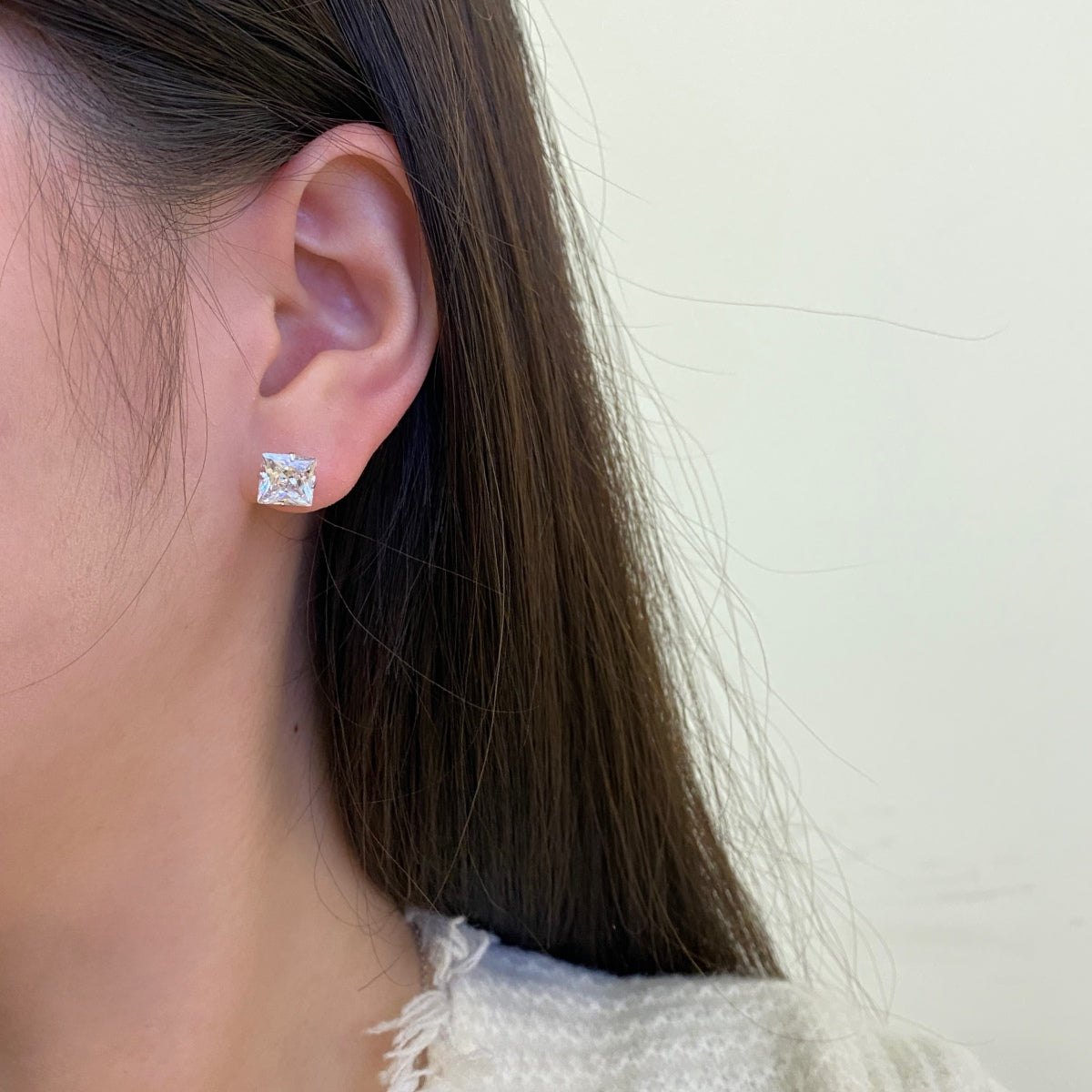 [Solara Jewelry]Stylish Shiny Square Center Stone Stud Earrings