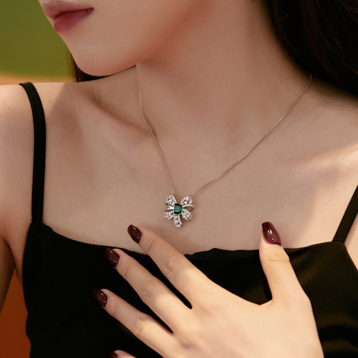 [Solara Jewelry]Luxurious Flower Shape Emerald Cut Necklace