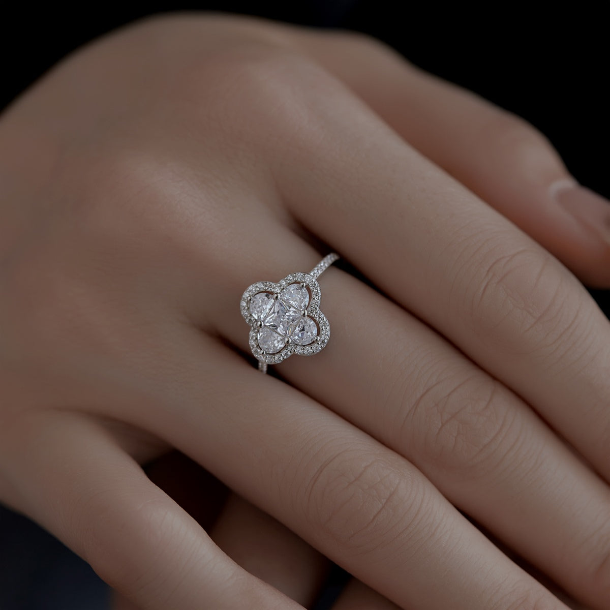 [Solara Jewelry]Luxurious Eternity Flower Shape Banquet Ring