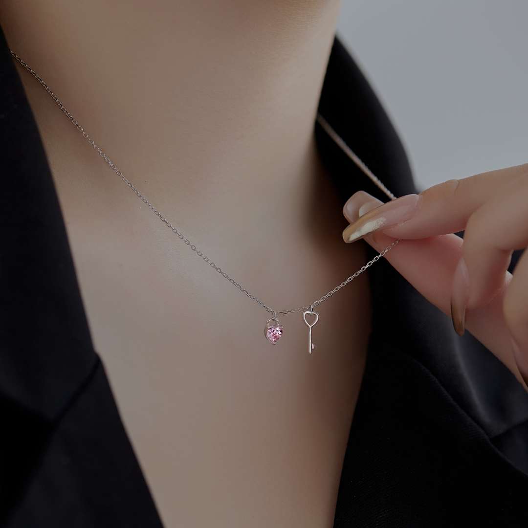 [Solara Jewelry]Unique Heart Shape Key Pendent Necklace