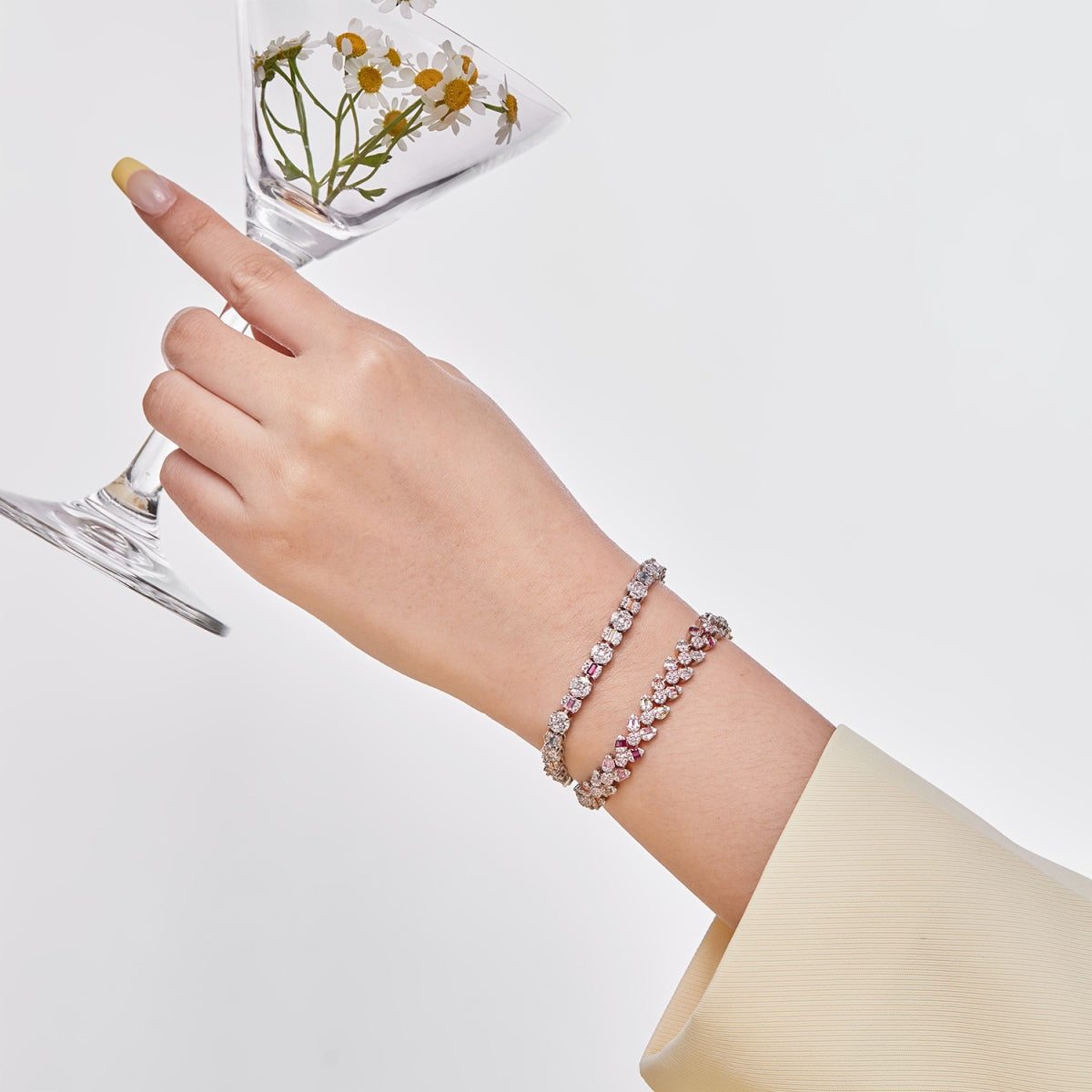 [Solara Jewelry]Dainty Exquisite Flower Shape Daily Bracelet