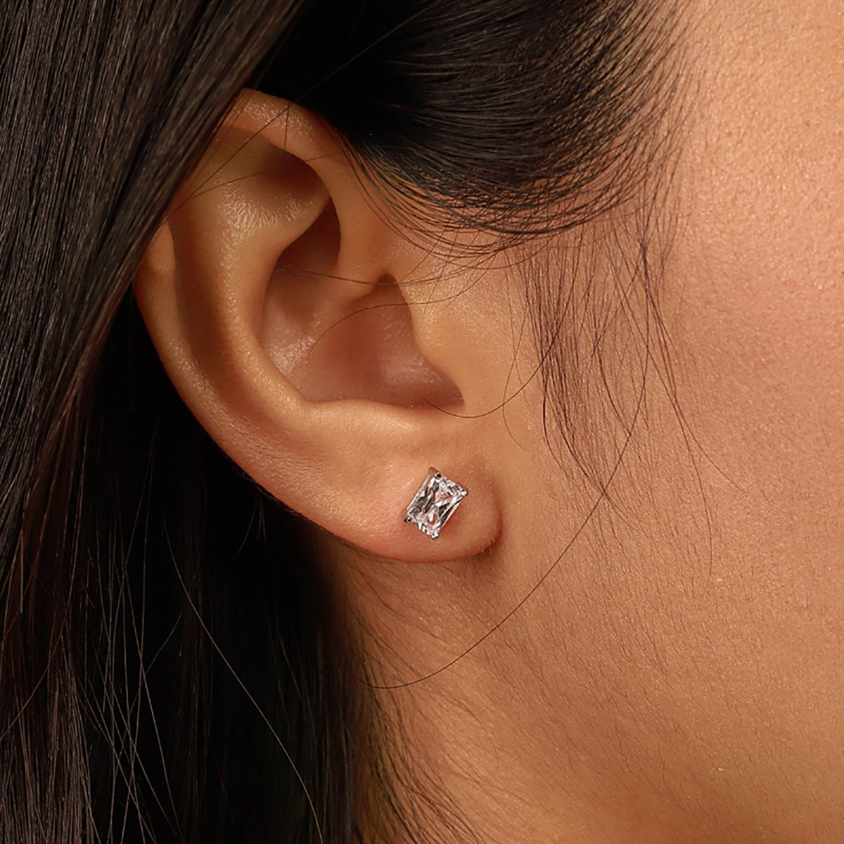 [Solara Jewelry]Stylish Shiny Rectangular Center Stone Stud Earrings