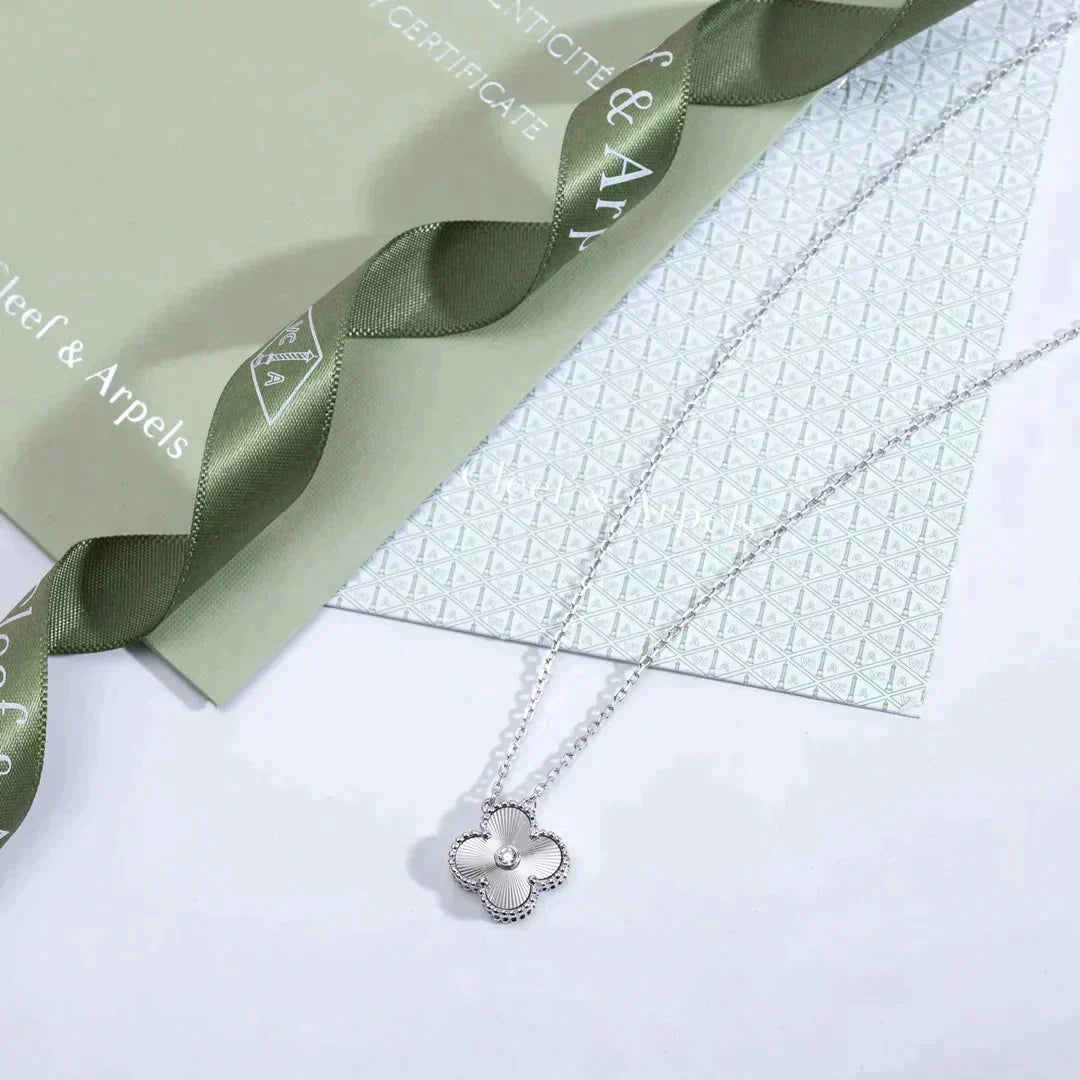 [Solara Jewelry]CLOVER  15MM DIAMOND LASER NECKLACE SILVER