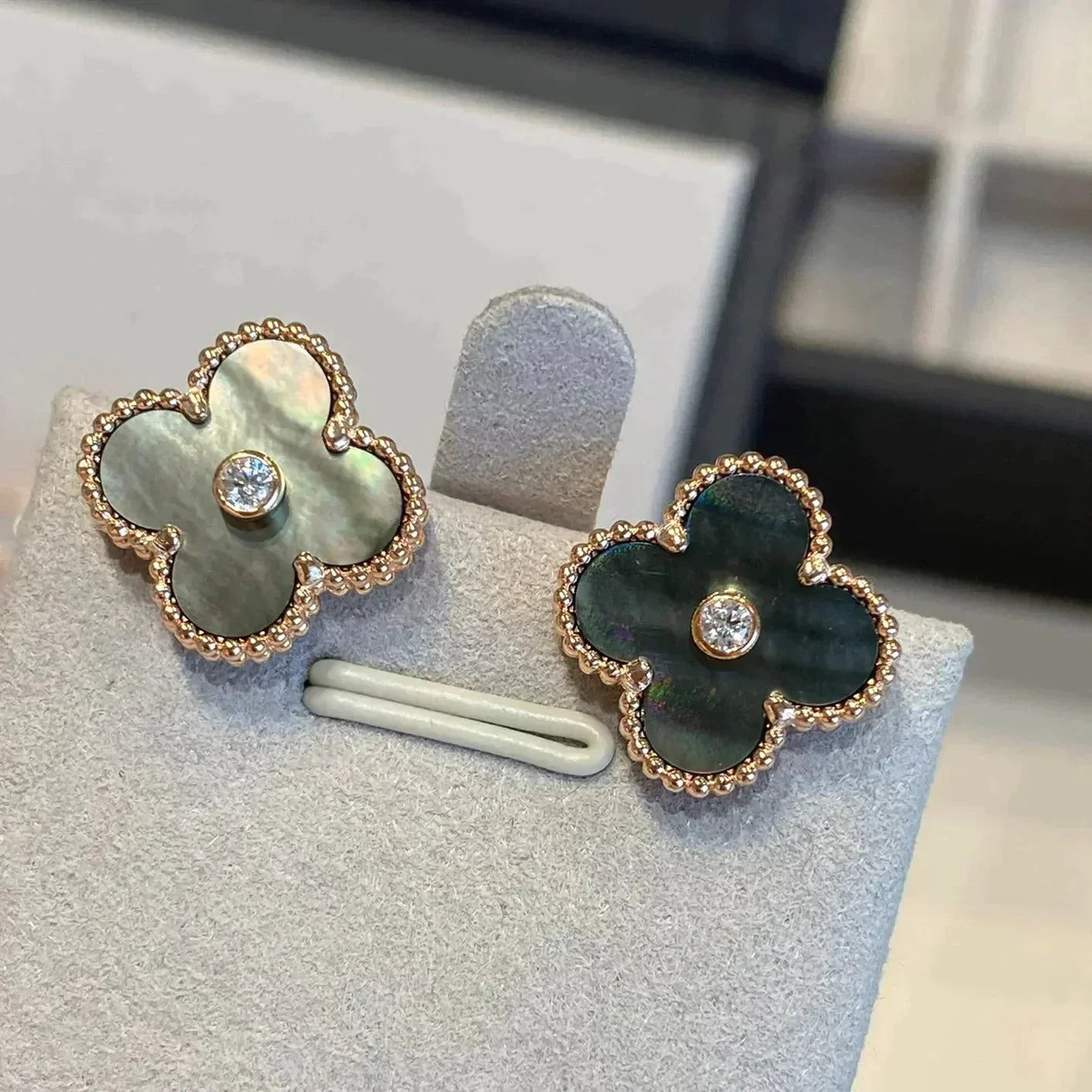 [Solara Jewelry]CLOVER MEDIUM 1 MOTIFS GRAY MOP  DIAMOND EARRINGS