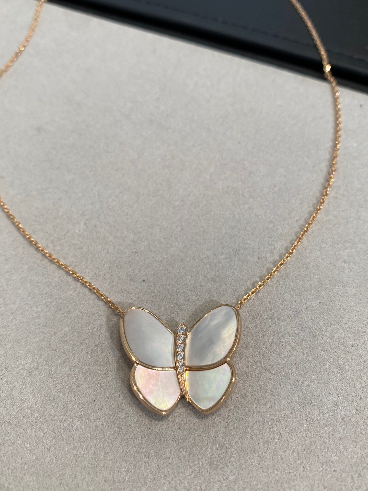 [Solara Jewelry]BUTTERFLY GOLD MOP DIAMOND NECKLACE