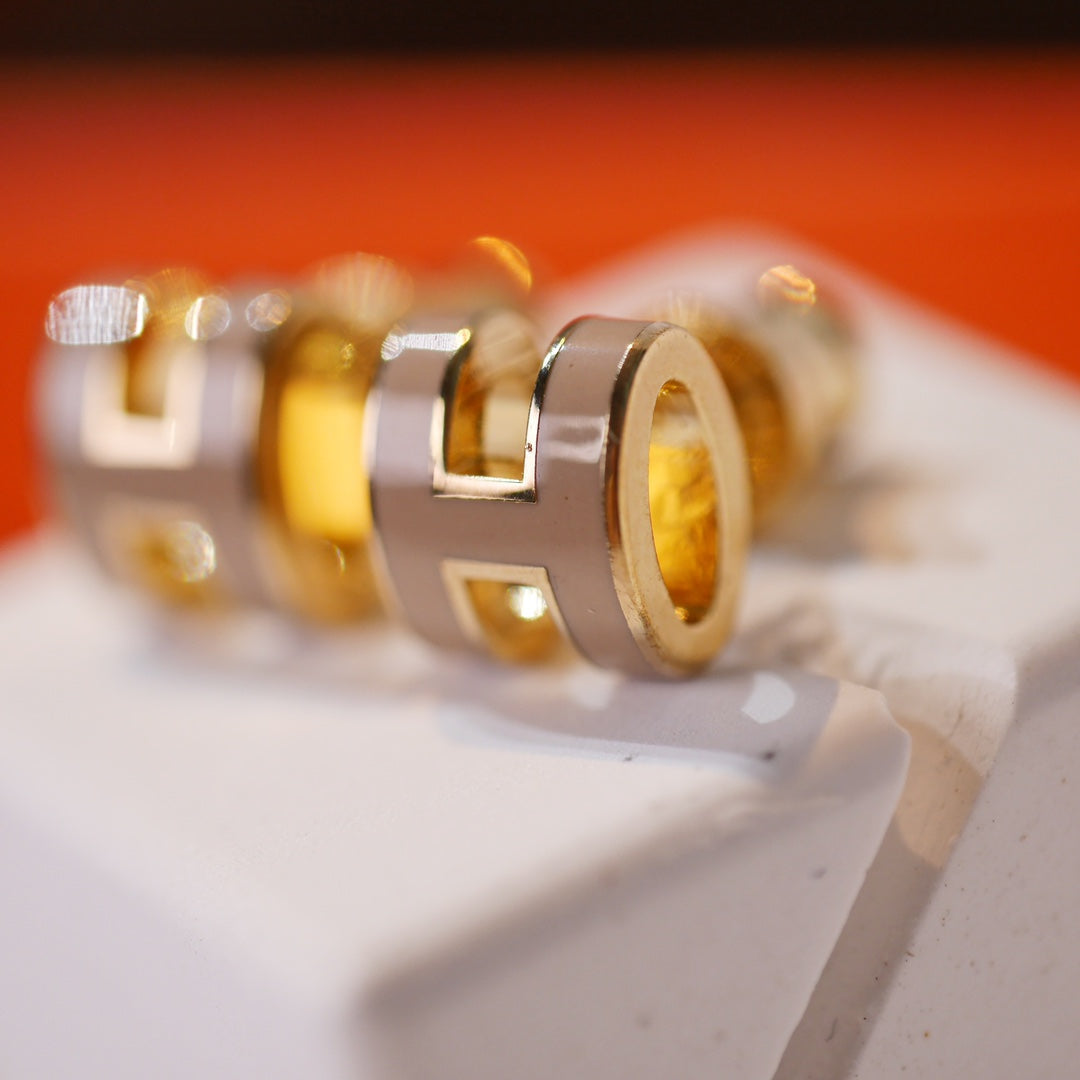 [Solara Jewelry]MINI POP H GOLD EARRINGS GREY