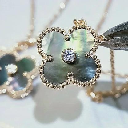 [Solara Jewelry]CLOVER 15MM DIAMOND AND MOTHER-OF-GREY NECKLACE