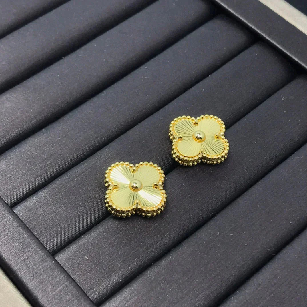 [Solara Jewelry]CLOVER MINI 9.5MM LASER EARRINGS