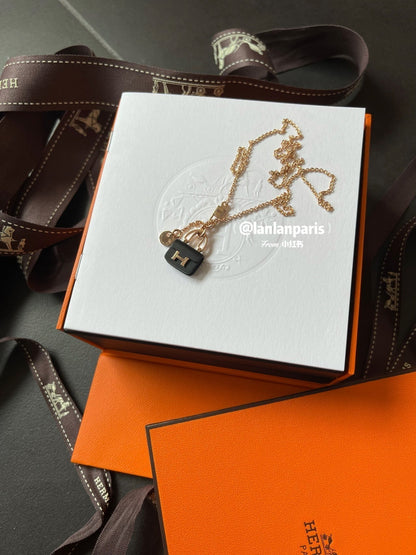 [Solara Jewelry]CONSTANCE BLACK PEDANT PINK GOLD NECKLACE
