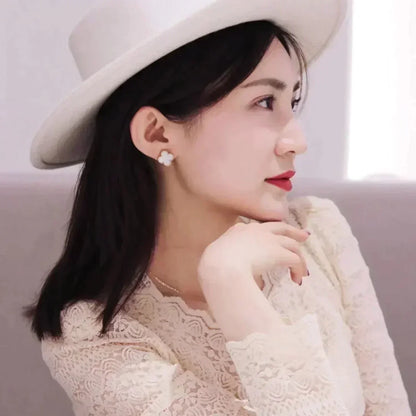 [Solara Jewelry]CLOVER MEDIUM 1 MOTIFS  WHITE MOP STUD EARRINGS