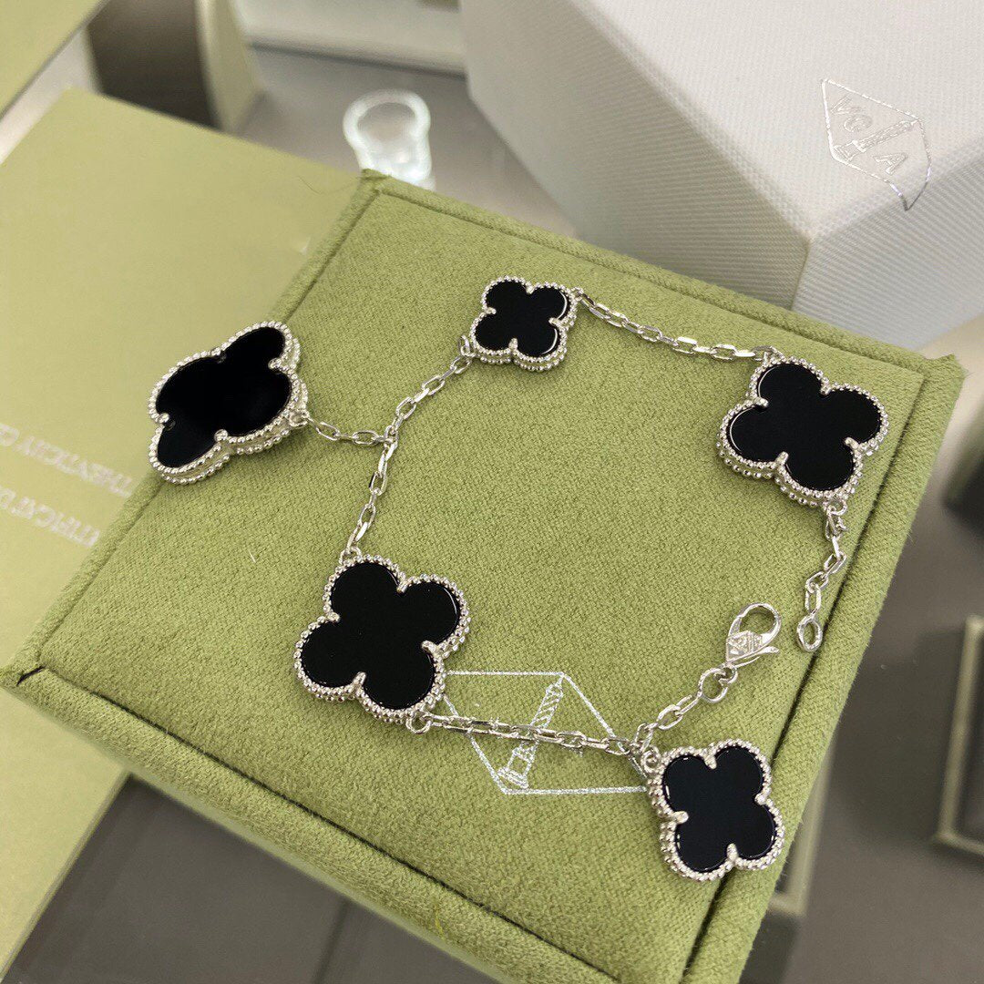 [Solara Jewelry]CLOVER 5 MOTIFS SIVLER ONYX BRACELET