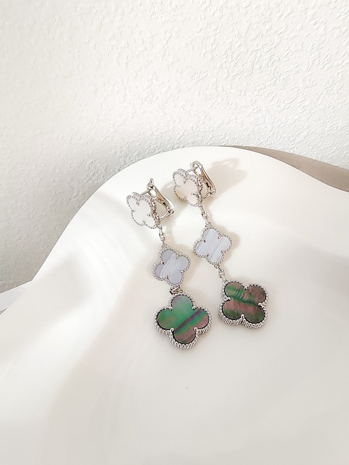 [Solara Jewelry]CLOVER 3 MOTIFS CHALCEDONY DARK MOP SILVER EARRINGS