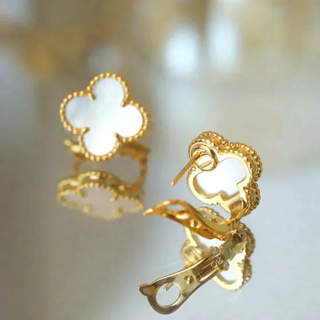 [Solara Jewelry]CLOVER MEDIUM 1 MOTIFS  WHITE MOP STUD EARRINGS