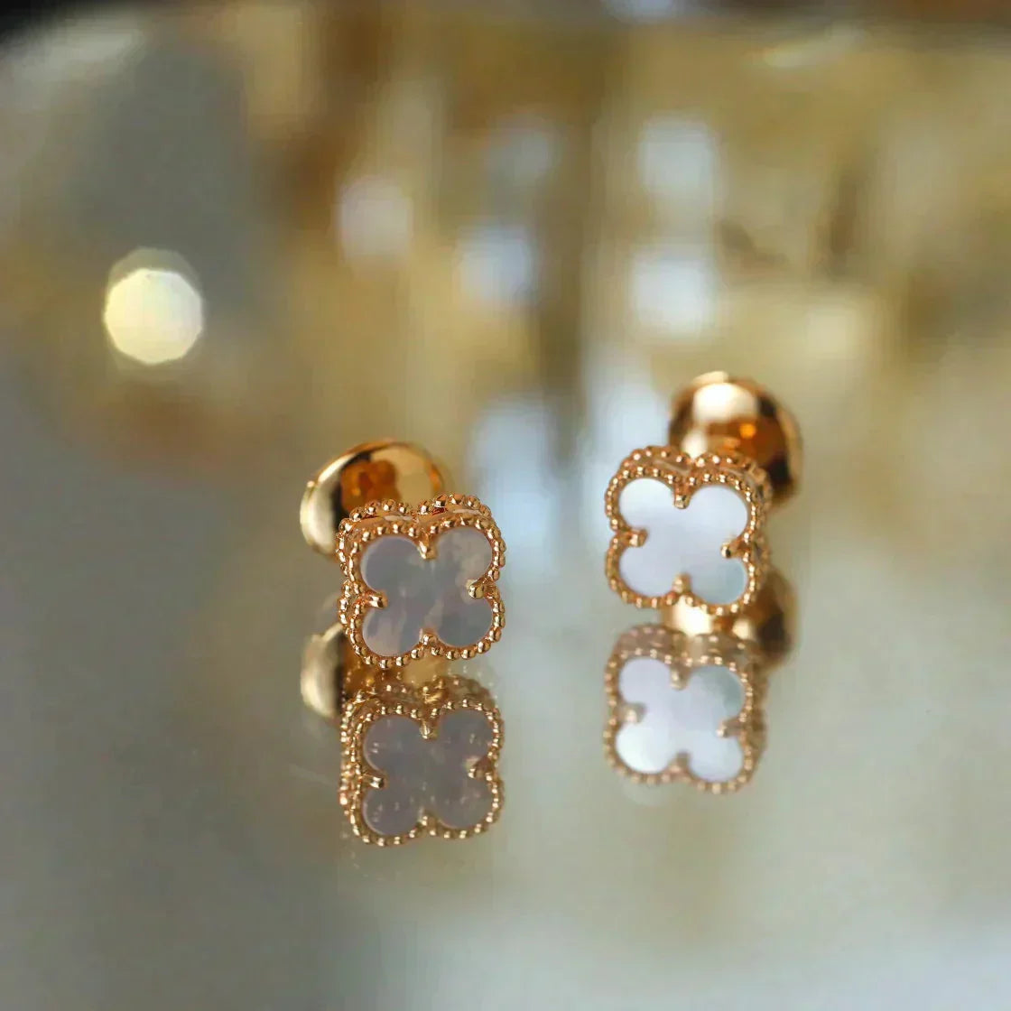 [Solara Jewelry]CLOVER MINI 9.5MM WHITE MOP EARRINGS