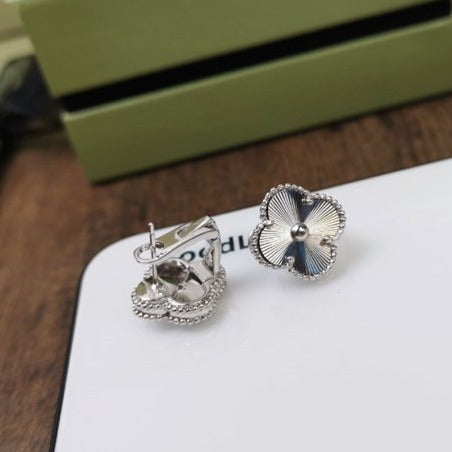 [Solara Jewelry]CLOVER MEDIUM STUD EARRINGS