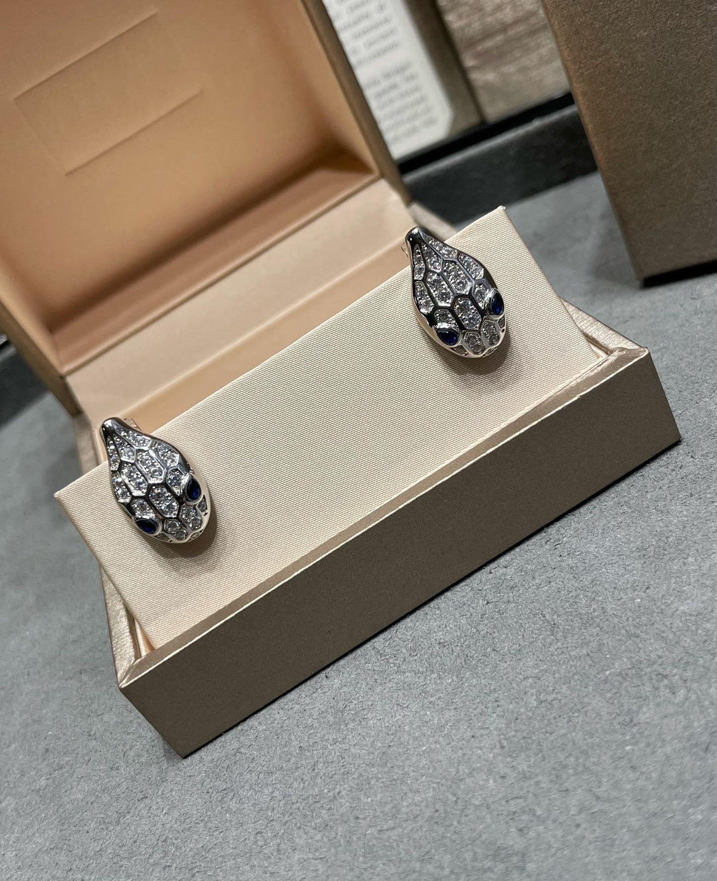 [Solara Jewelry]SERPENT DIAMOND STUD EARRINGS