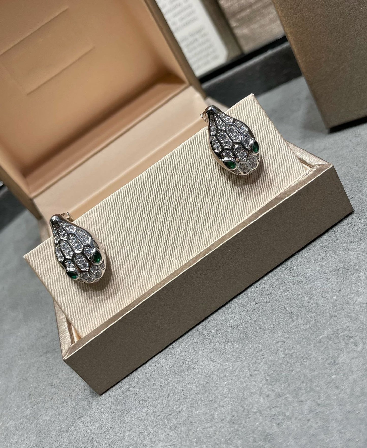[Solara Jewelry]SERPENT DIAMOND STUD EARRINGS