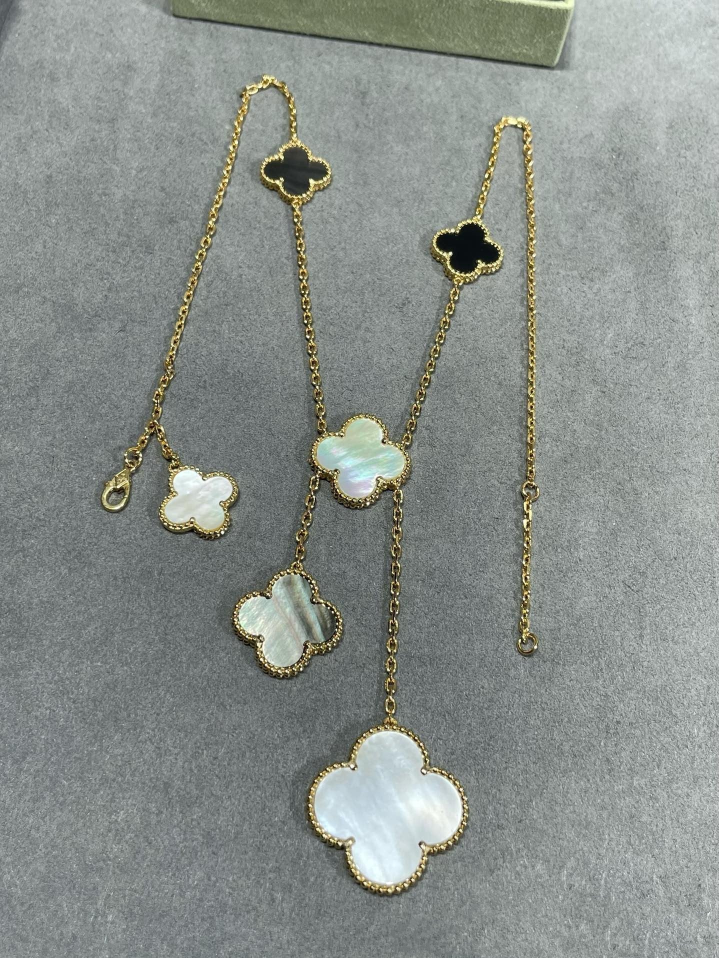 [Solara Jewelry]CLOVER 6 MOTIF MOP ONYX GOLD NECKLACE