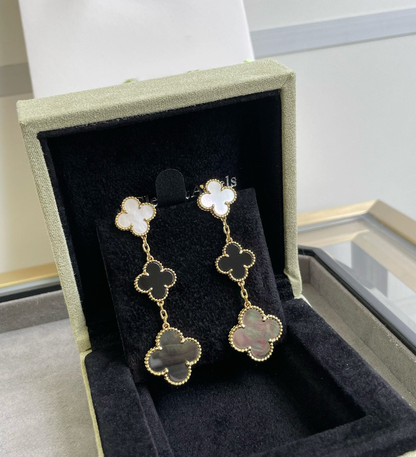 [Solara Jewelry]CLOVER 3 MOTIF MOP ONYX DARK MOP PINK GOLD EARRINGS
