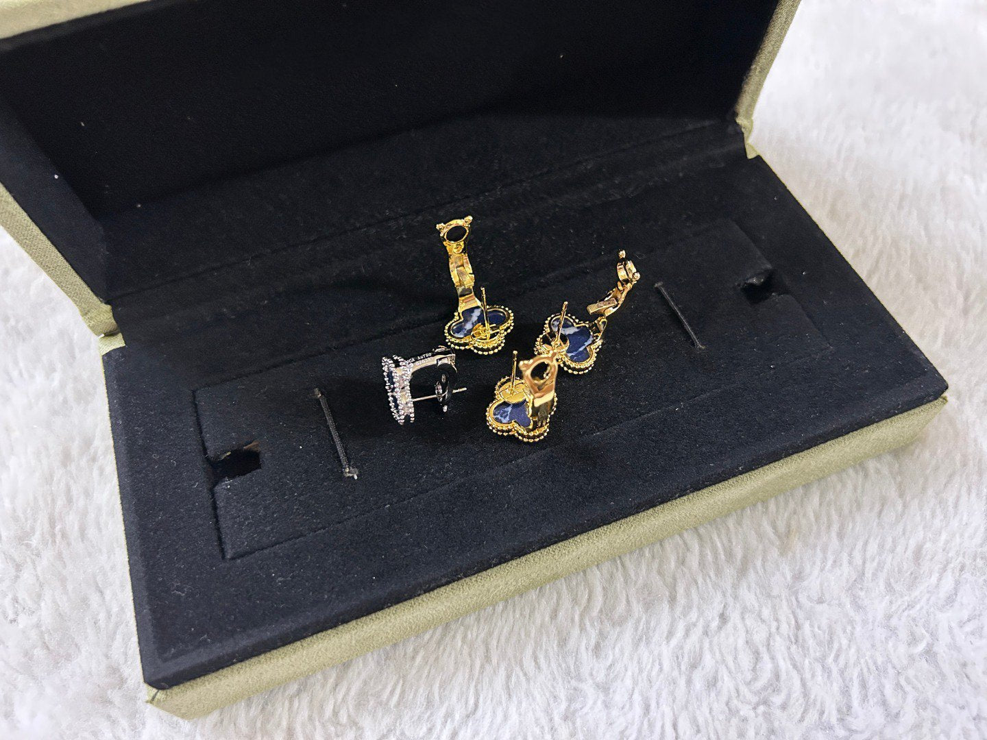 [Solara Jewelry]CLOVER PIETERSITE MEDIUM STUD EARRINGS