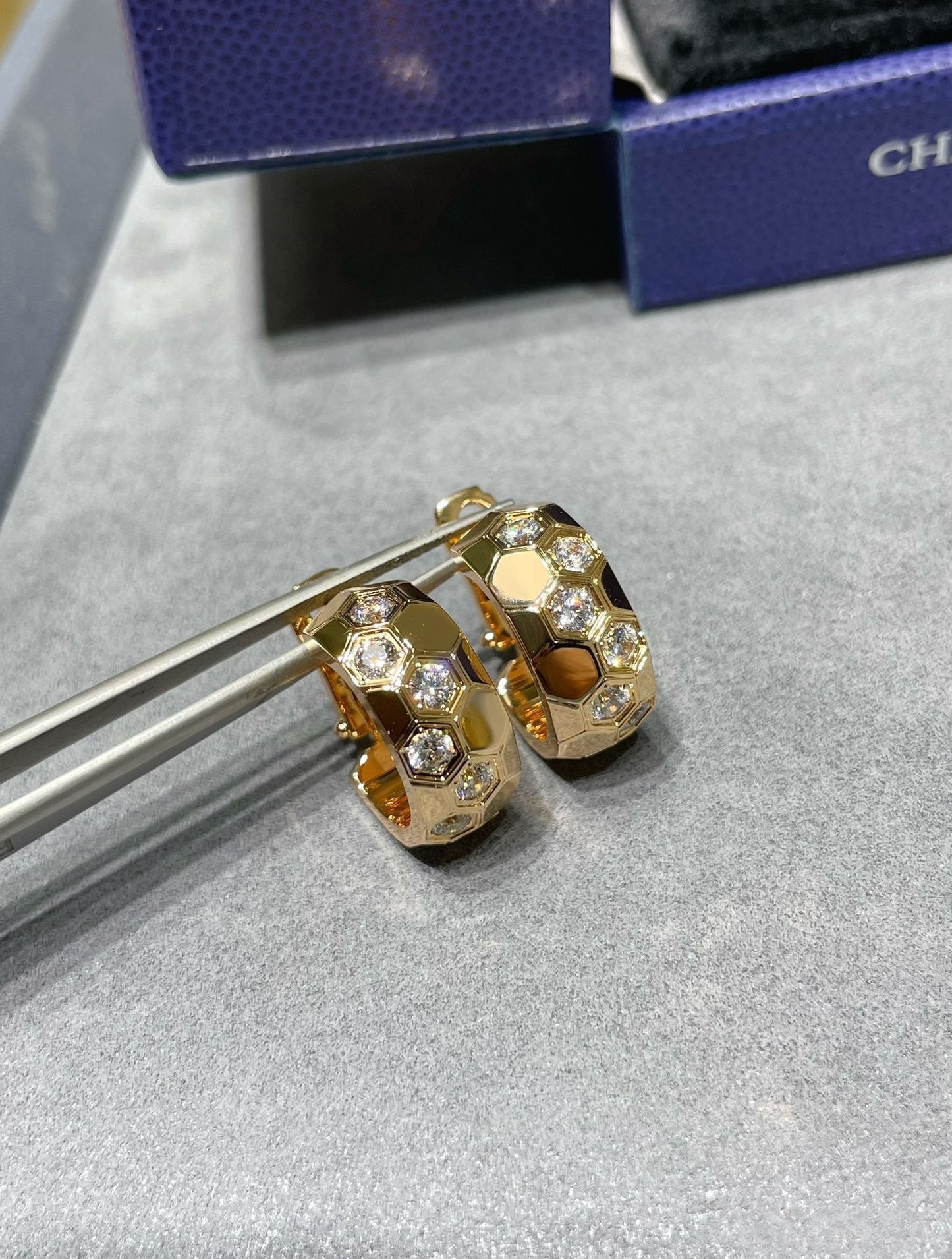 [Solara Jewelry]BEE LOVE DIAMOND HOOP EARRINGS