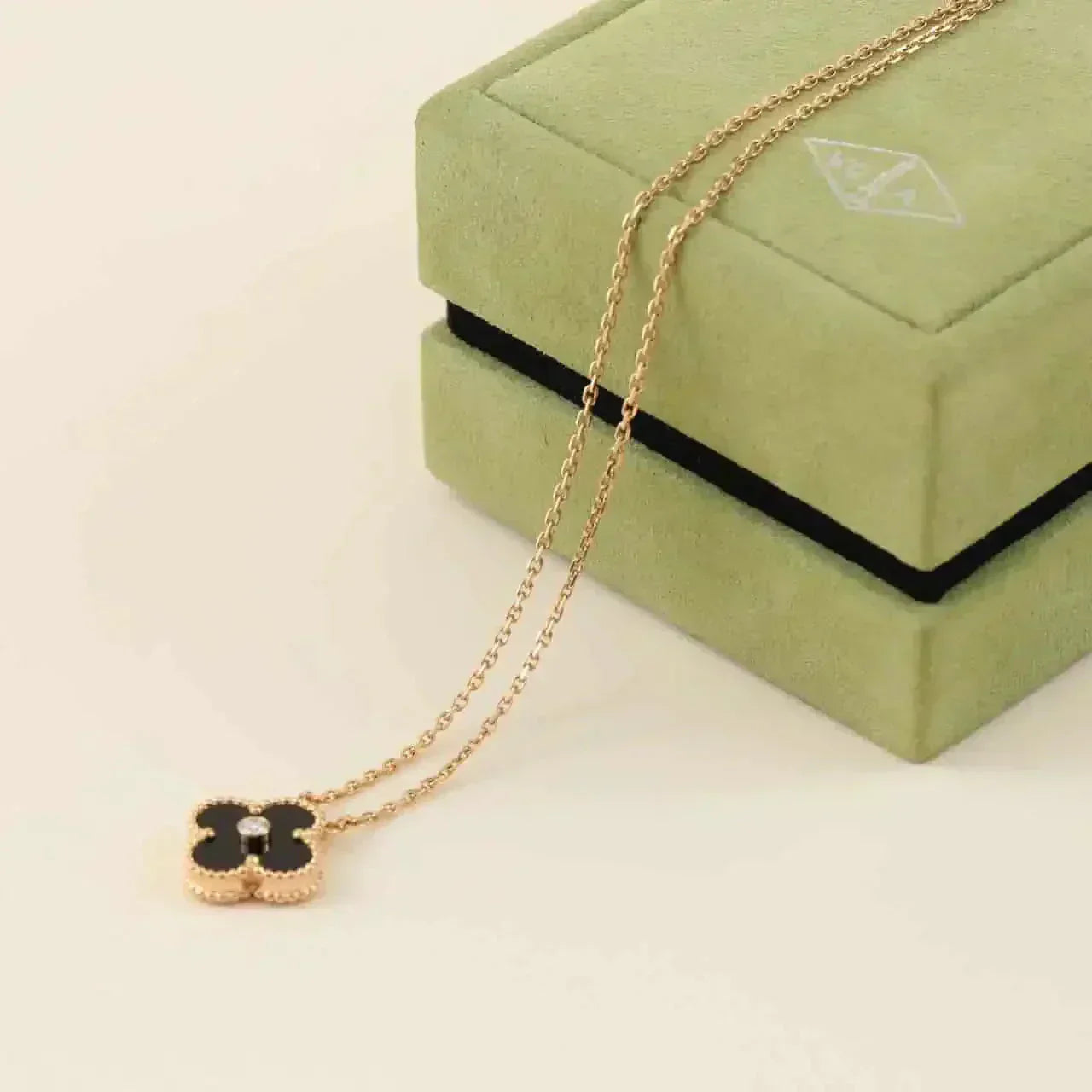 [Solara Jewelry]CLOVER 15MM DIAMOND ONYX NECKLACE