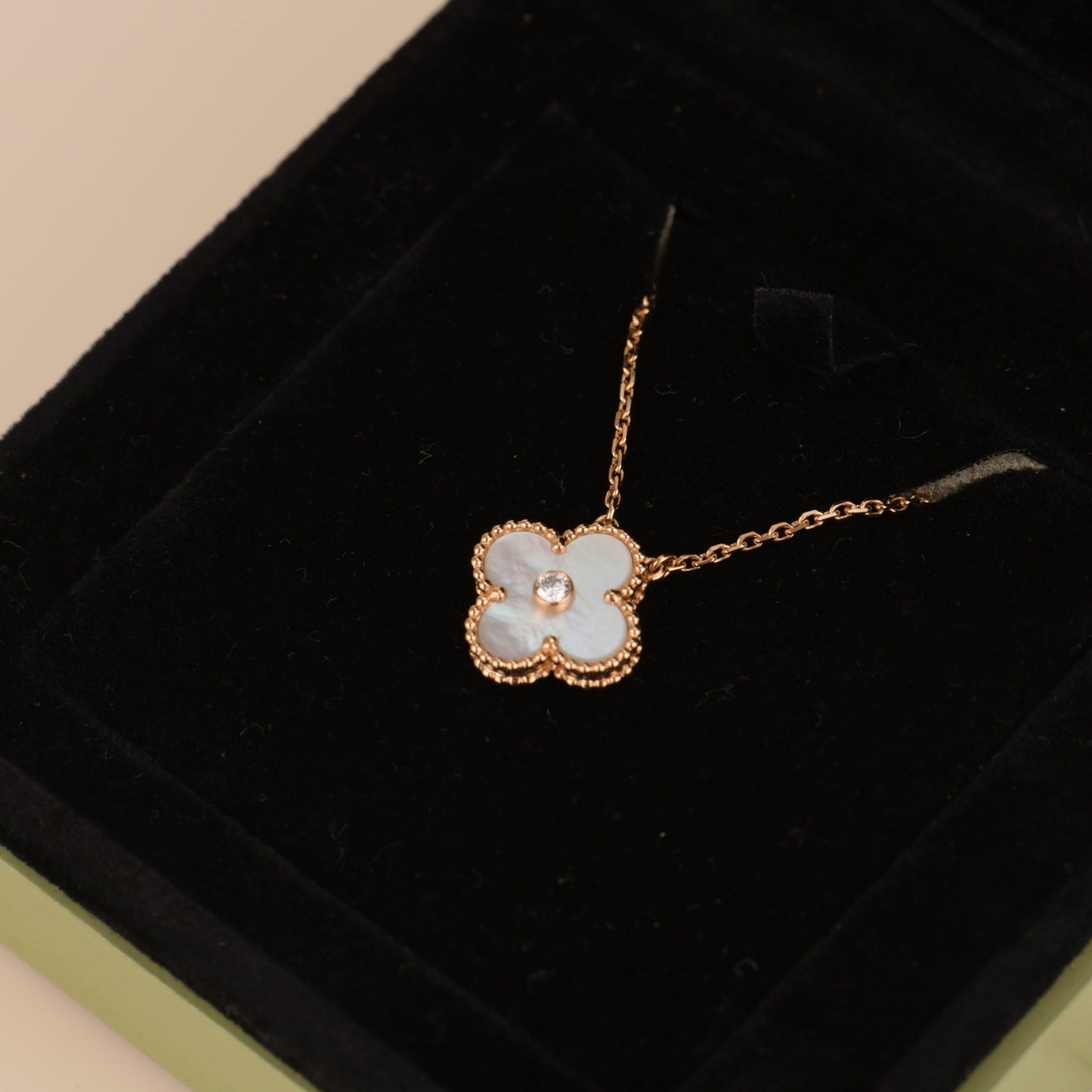 [Solara Jewelry]CLOVER 15MM DIAMOND WHITE FRITILLARIA NECKLACE