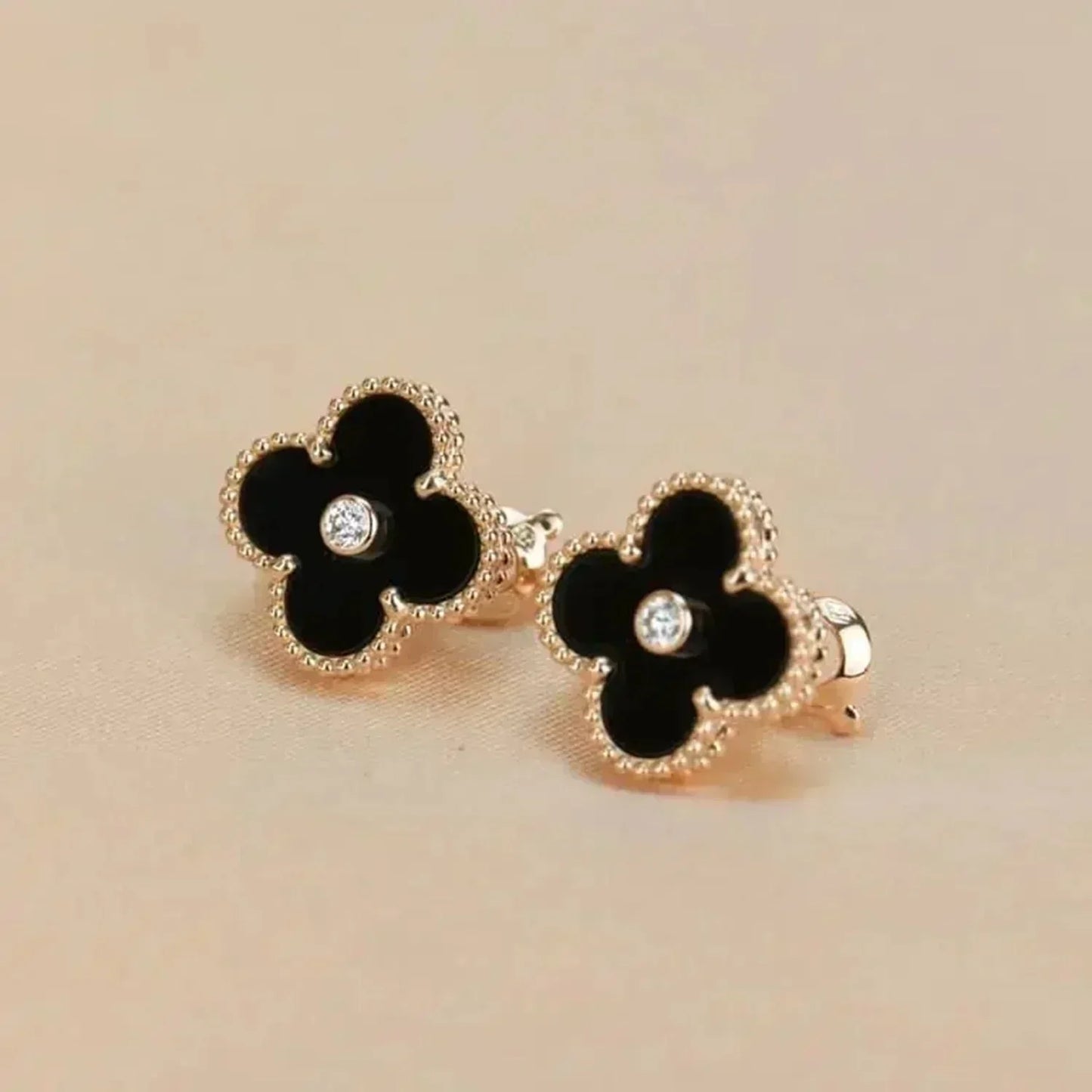 [Solara Jewelry]CLOVER MEDIUM 1 MOTIFS ONYX DIAMOND EARRINGS