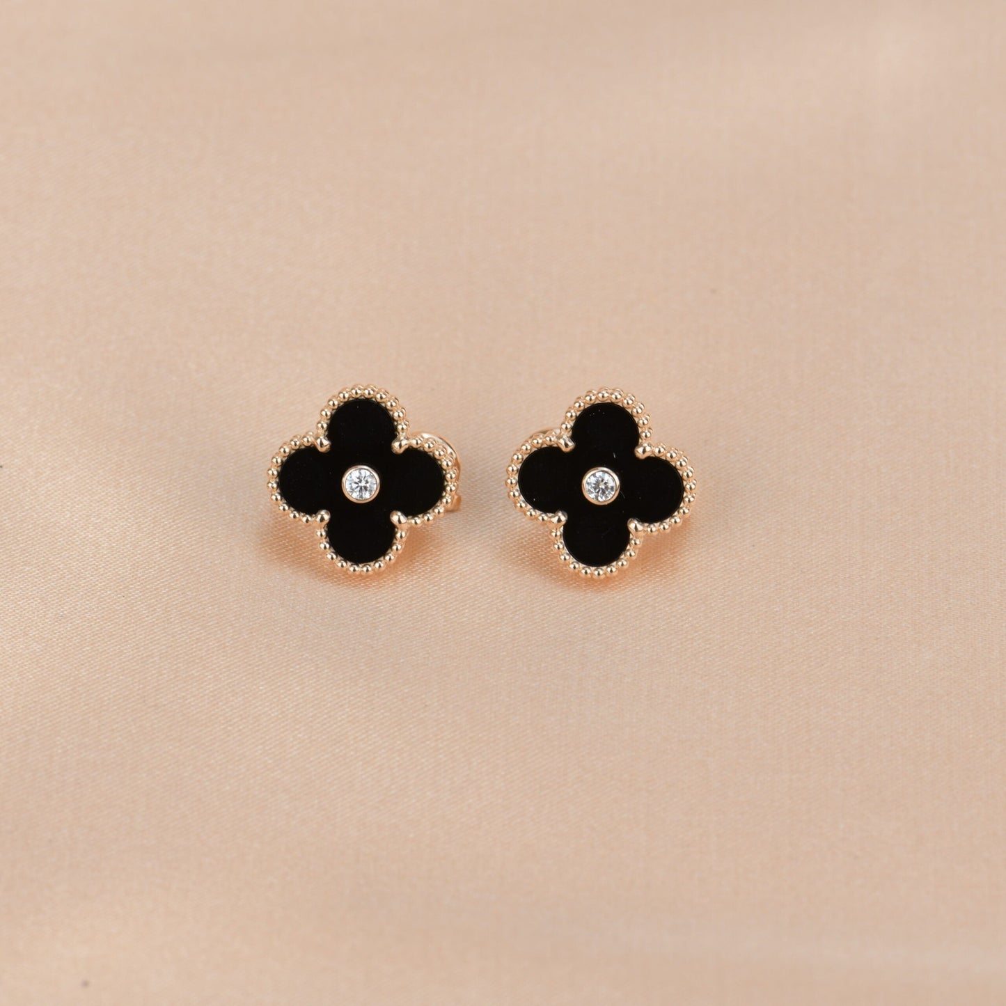 [Solara Jewelry]CLOVER MEDIUM 1 MOTIFS ONYX DIAMOND EARRINGS