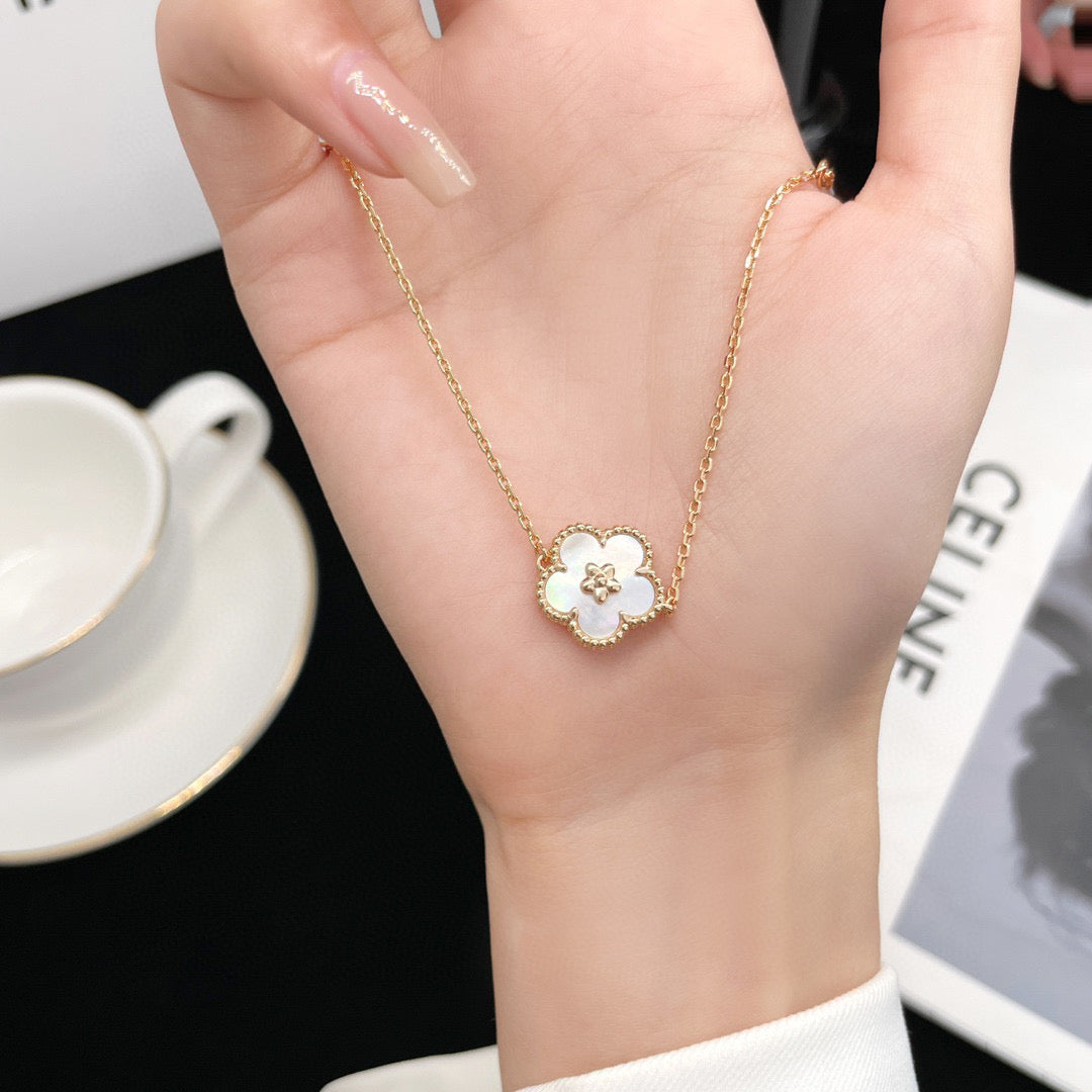 [Solara Jewelry]LUCKY WHITE MOP PLUM BLOSSOM  BRACELET