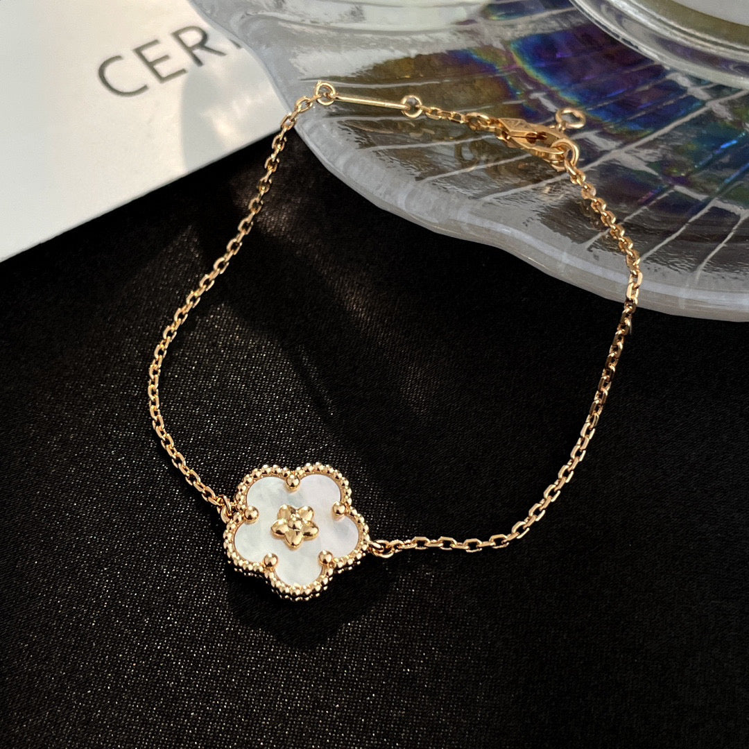 [Solara Jewelry]LUCKY WHITE MOP PLUM BLOSSOM  BRACELET