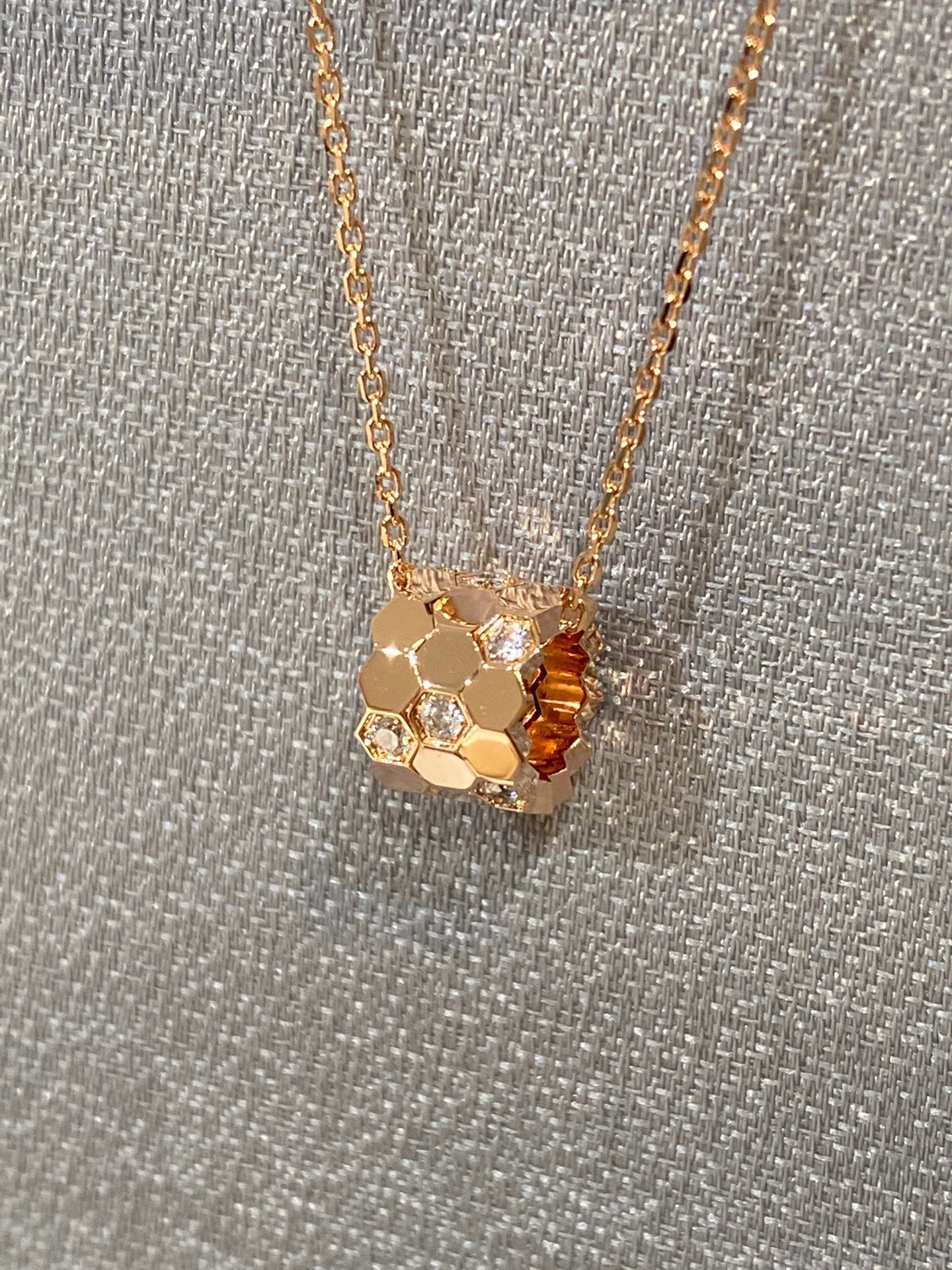 [Solara Jewelry]BEE LOVE DIAMOND NECKLACE