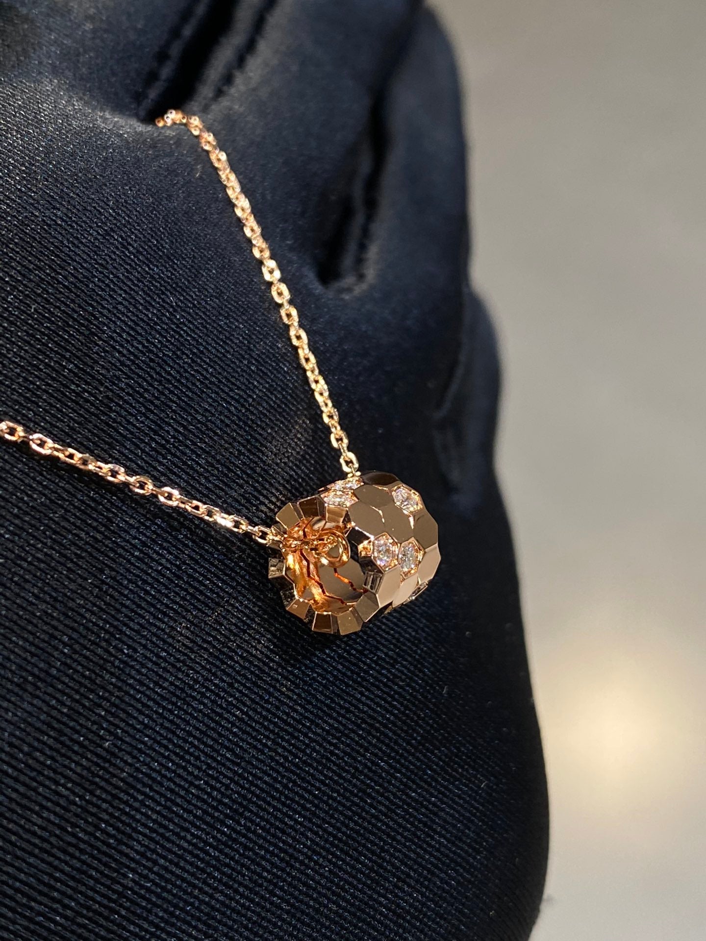 [Solara Jewelry]BEE LOVE DIAMOND NECKLACE