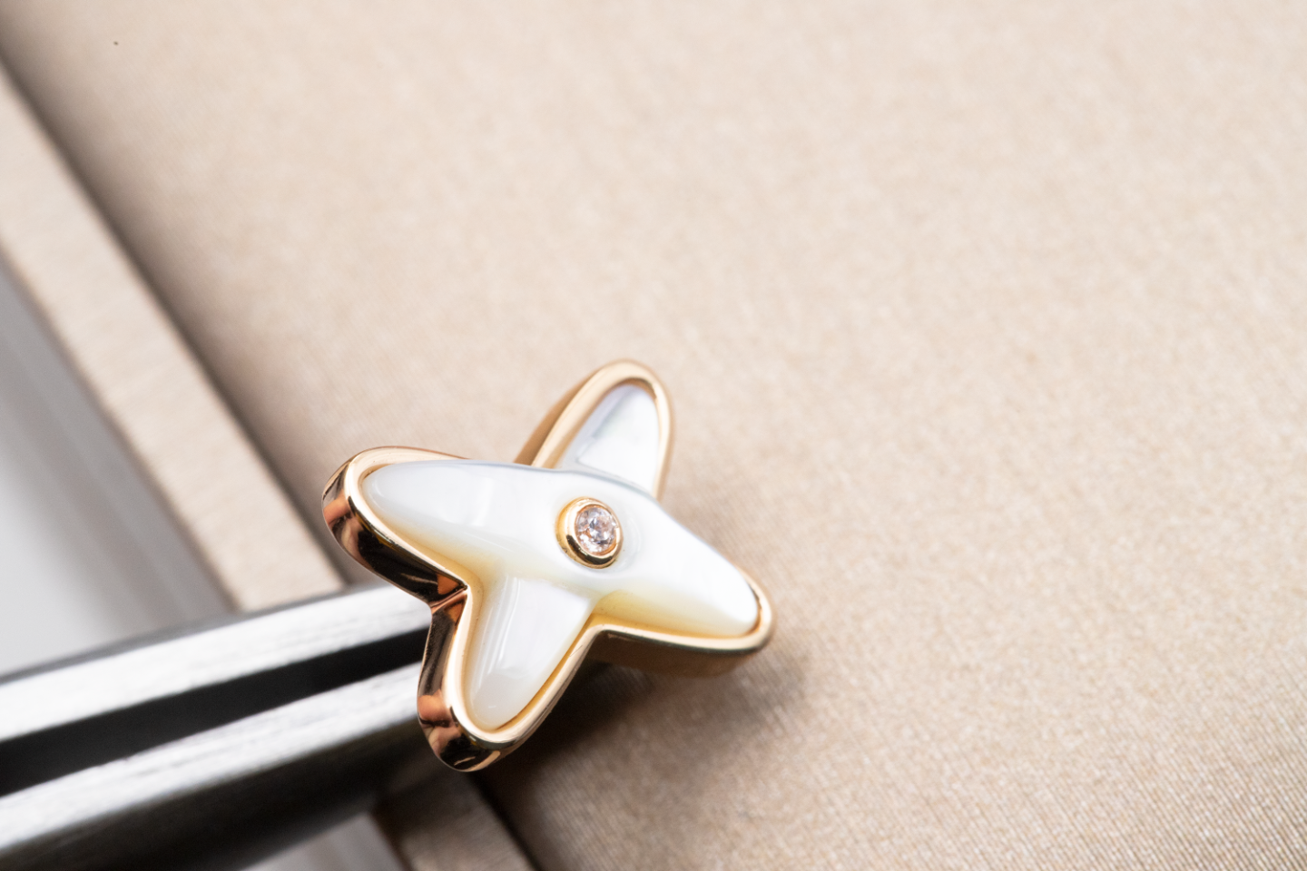 [Solara Jewelry]JEUX DE WHITE MOP ROSE GOLD DIAMOND EARRINGS