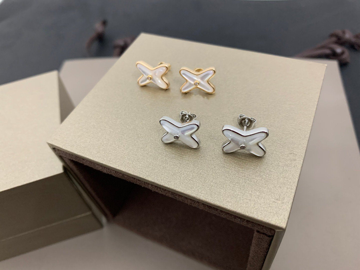 [Solara Jewelry]JEUX DE WHITE MOP SILVER DIAMOND EARRINGS