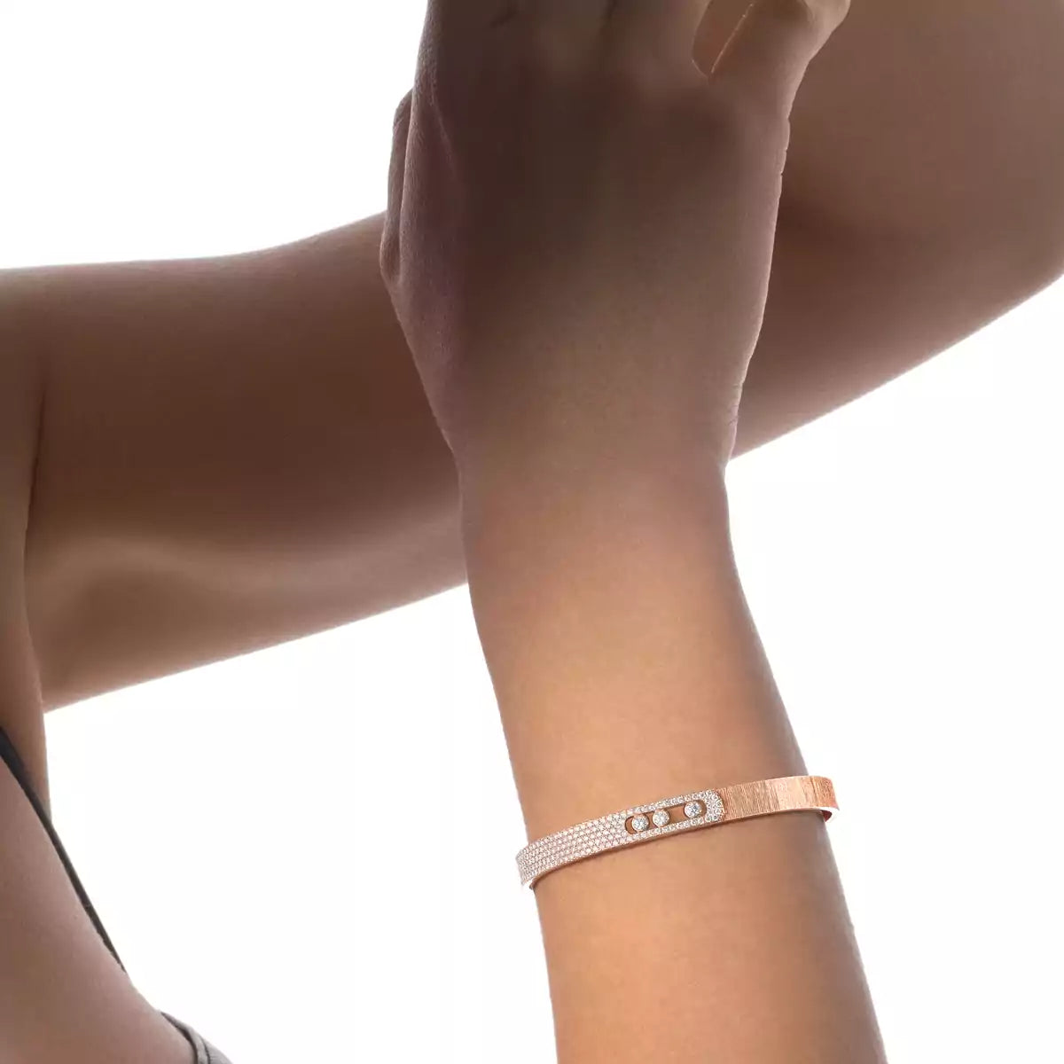 [Solara jewelry]Move Noa Ciselé half pavé bangle