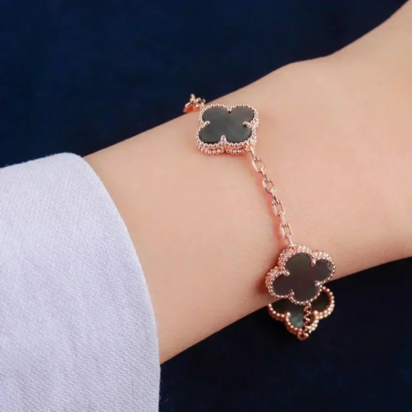 [Solara Jewelry]CLOVER 5 MOTIF GRAY MOP  BRACELET