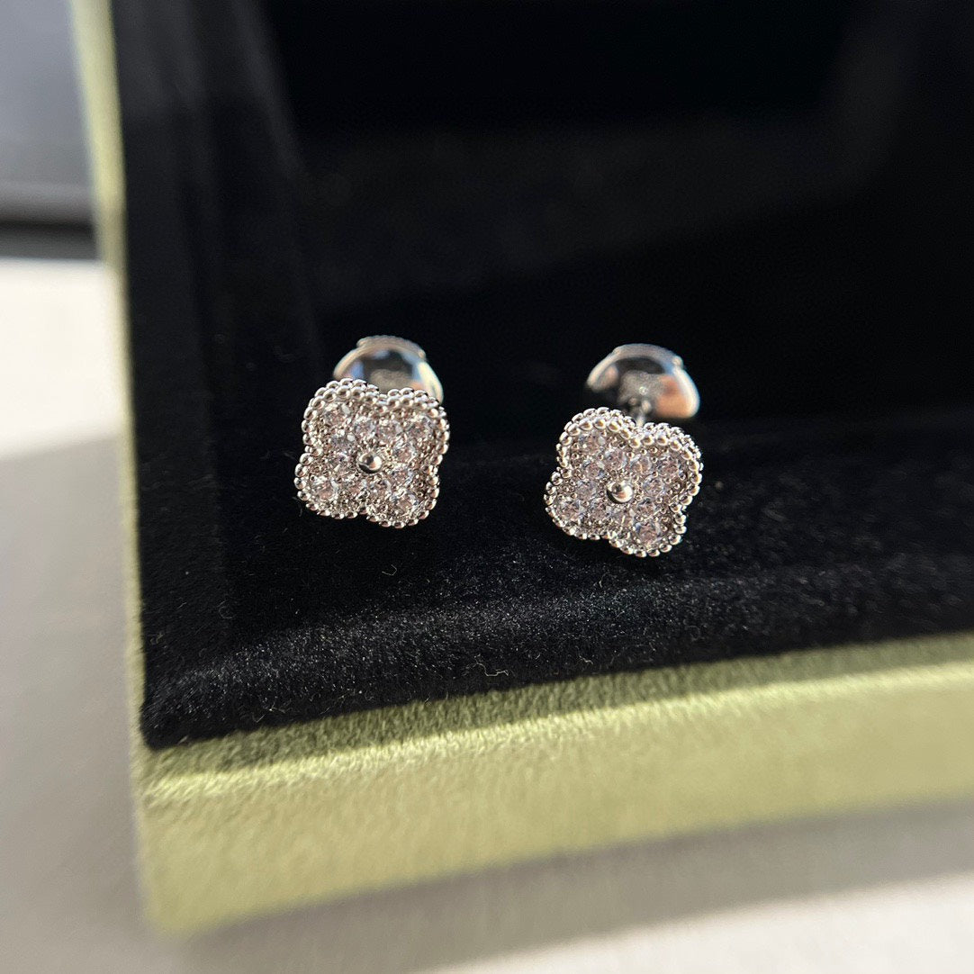 [Solara Jewelry]CLOVER MINI DIAMOND STUD EARRINGS