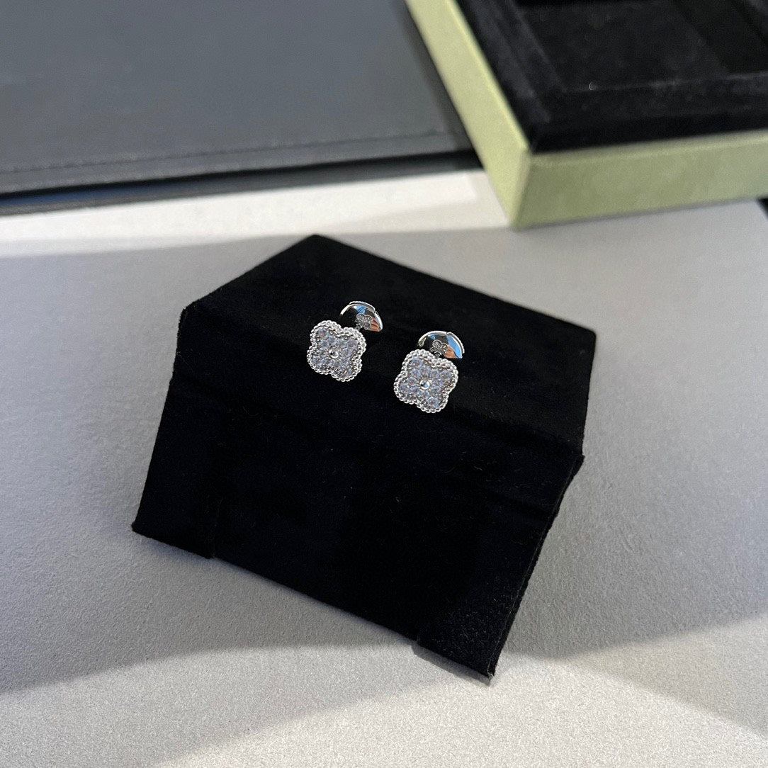 [Solara Jewelry]CLOVER MINI DIAMOND STUD EARRINGS